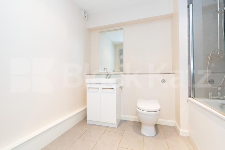 spacious 2 bedroom warehouse conversion with concierge  Springfield House lofts - Tyssen Street, Dalston